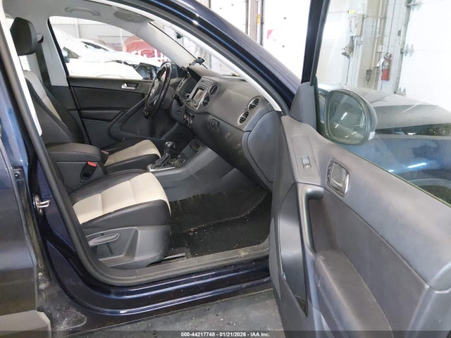 2016 VOLKSWAGEN TIGUAN WVGBV7AX8GW588621 Photo 4