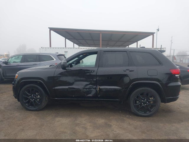 1C4RJEAG1HC952318 Jeep Grand Cherokee Altitude 4x2