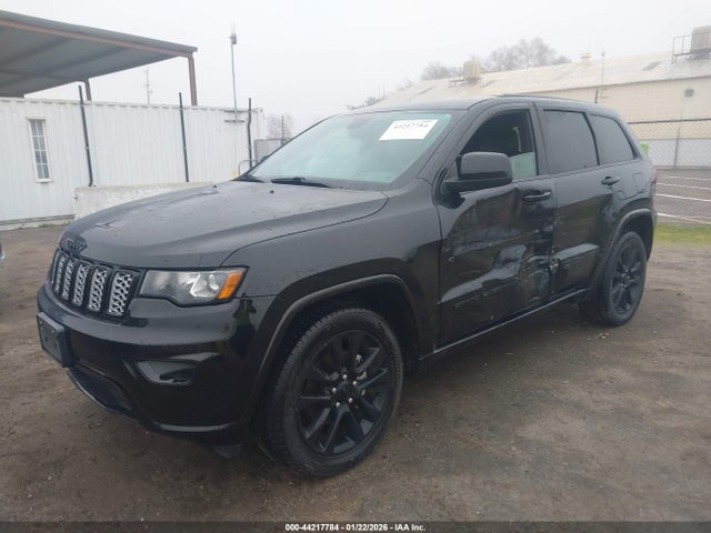 1C4RJEAG1HC952318 Jeep Grand Cherokee Altitude 4x2