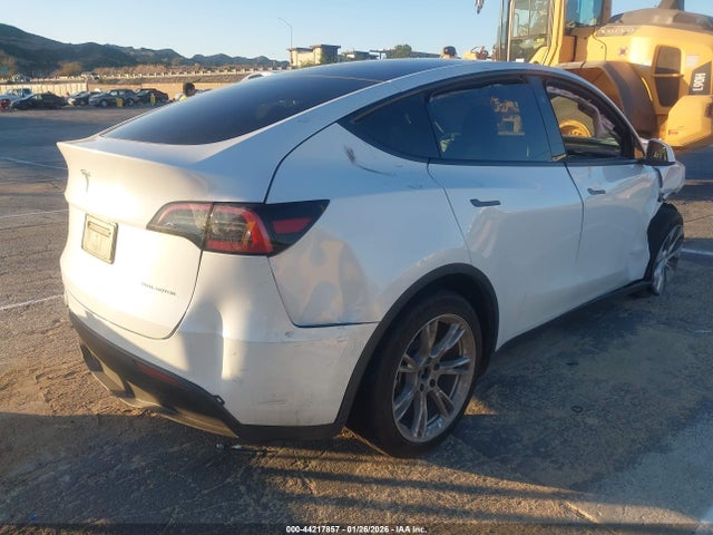 2024 TESLA MODEL Y 7SAYGDEE5RF090886 Photo 3