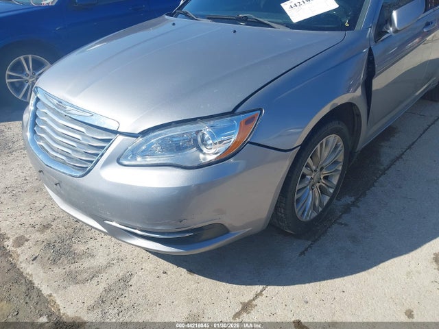 Chrysler 200 LX 2014 1C3CCBAB2EN205401 Image 13