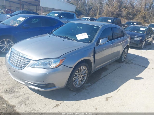 Chrysler 200 LX 2014 1C3CCBAB2EN205401 Image 2