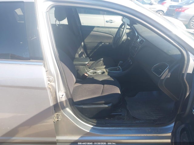 Chrysler 200 LX 2014 1C3CCBAB2EN205401 Image 5