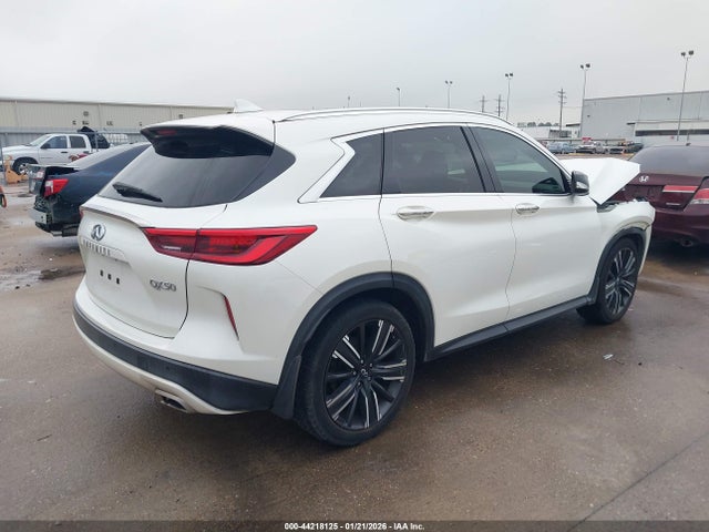 2021 INFINITI QX50 3PCAJ5BA1MF111636 Photo 3