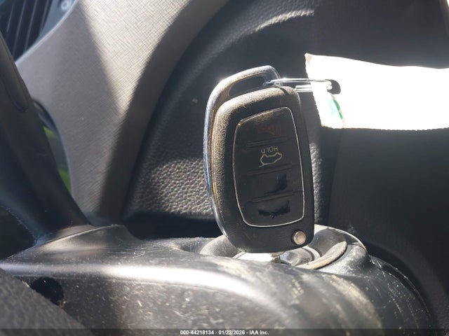 Продажа на аукционе авто 2015 Hyundai Santa Fe Sport 2.4l, vin: 5XYZTDLB9FG302652, номер лота: 44218134