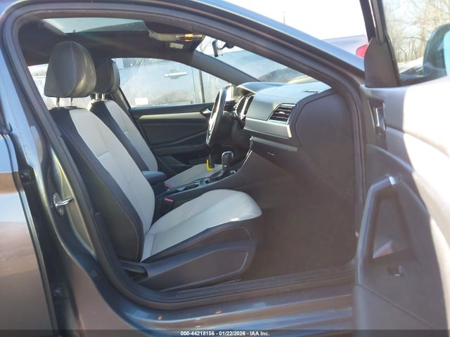 2019 VOLKSWAGEN JETTA 3VWCB7BU7KM258013 Photo 4