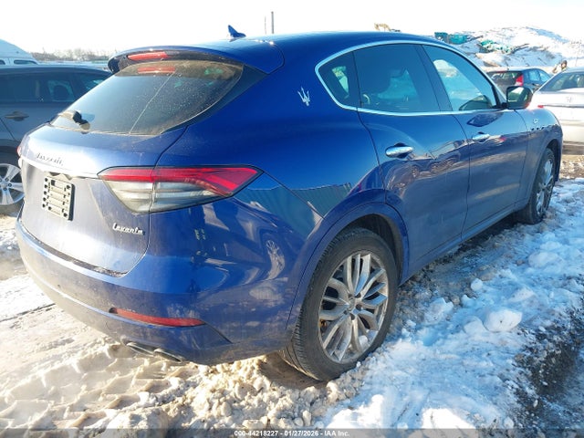 2022 MASERATI LEVANTE ZN661XUA7NX402145 Photo 3