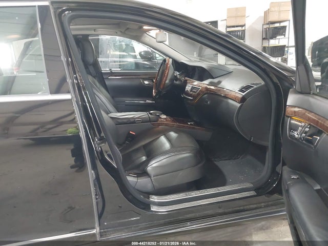 2011 MERCEDES-BENZ S 550 WDDNG7BB6BA408675 Photo 4