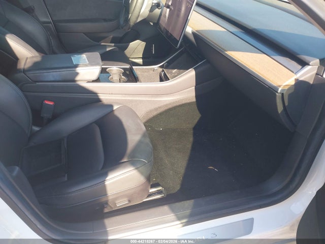 2019 TESLA MODEL 3 5YJ3E1EB0KF413684 Photo 4