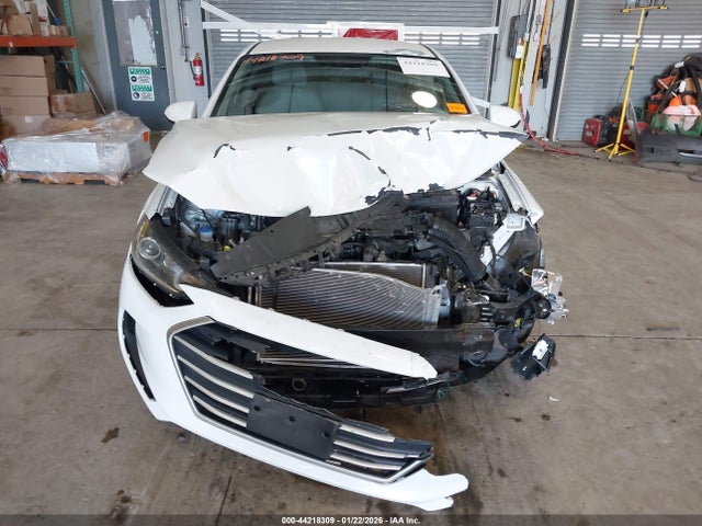 5NPD74LF9HH210812 Hyundai ELANTRA SE
