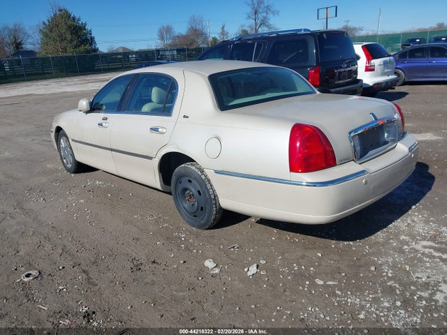 44218322 :رقم المزاد ، 1LNHM83W83Y689342 vin ، 2003 Lincoln Town Car Cartier مزاد بيع