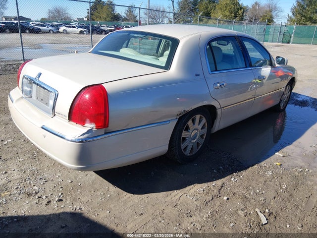44218322 :رقم المزاد ، 1LNHM83W83Y689342 vin ، 2003 Lincoln Town Car Cartier مزاد بيع