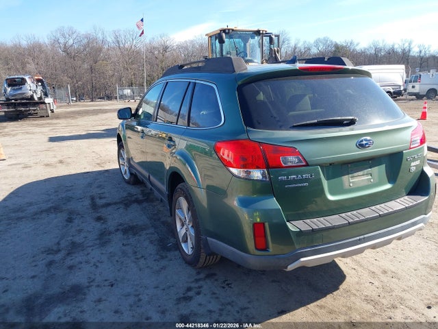 Auction sale of the 2014 Subaru Outback 2.5i Limited, vin: 4S4BRBLC2E3327162, lot number: 44218346