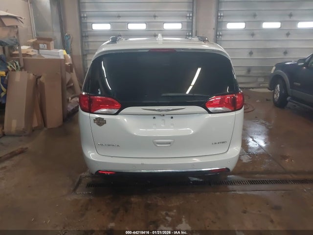 Chrysler Pacifica Limited 2017 2C4RC1GG6HR565121 Image 17