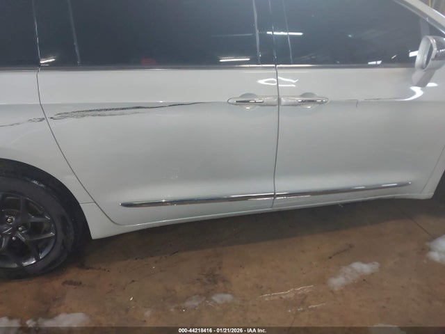 Chrysler Pacifica Limited 2017 2C4RC1GG6HR565121 Image 12