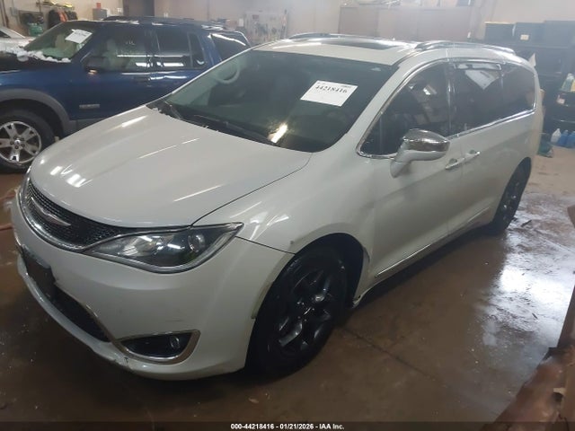 Chrysler Pacifica Limited 2017 2C4RC1GG6HR565121 Image 2