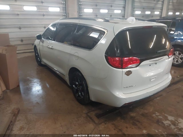Chrysler Pacifica Limited 2017 2C4RC1GG6HR565121 Image 3