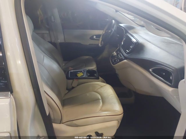 Chrysler Pacifica Limited 2017 2C4RC1GG6HR565121 Image 5