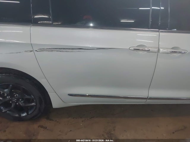 Chrysler Pacifica Limited 2017 2C4RC1GG6HR565121 Image 6
