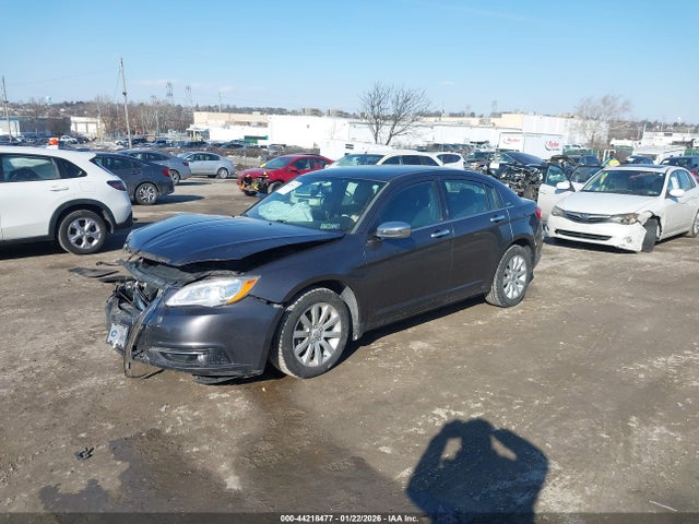 Chrysler 200 Limited 2014 1C3CCBCG4EN192353 Image 2