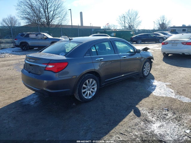 Chrysler 200 Limited 2014 1C3CCBCG4EN192353 Image 4