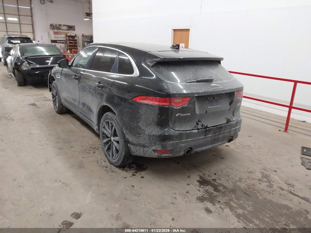 2017 JAGUAR F-PACE SADCK2BV1HA899750 Photo 2