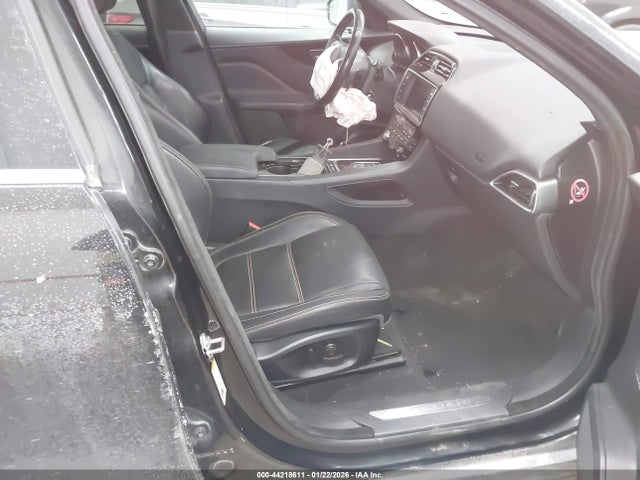 2017 JAGUAR F-PACE SADCK2BV1HA899750 Photo 4