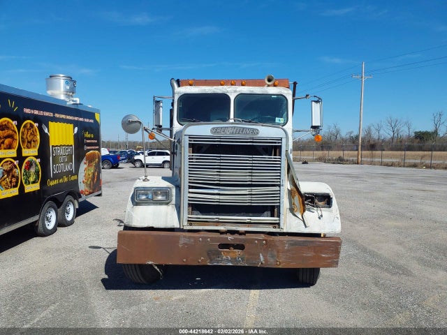 44218642 :رقم المزاد ، 1FUP2CYBXJH331700 vin ، 1988 Freightliner Conventional Fld120 مزاد بيع