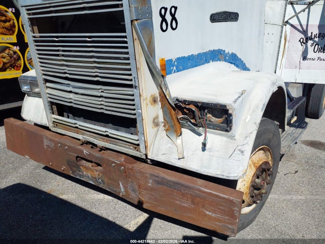 44218642 :رقم المزاد ، 1FUP2CYBXJH331700 vin ، 1988 Freightliner Conventional Fld120 مزاد بيع