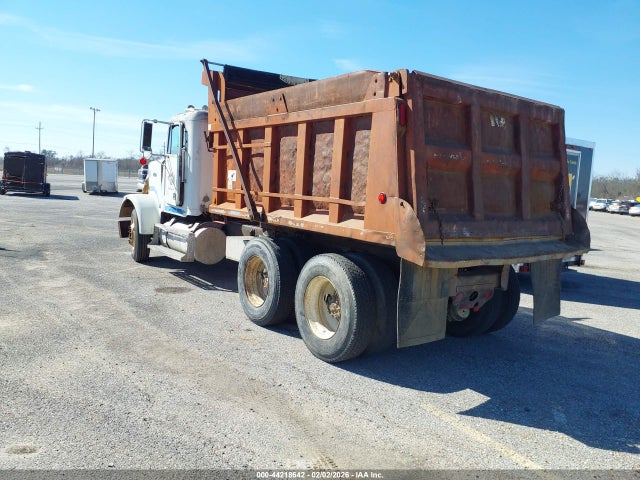44218642 :رقم المزاد ، 1FUP2CYBXJH331700 vin ، 1988 Freightliner Conventional Fld120 مزاد بيع