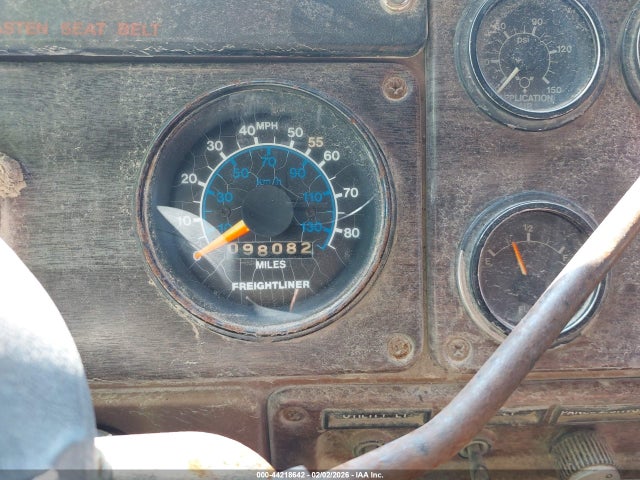 44218642 :رقم المزاد ، 1FUP2CYBXJH331700 vin ، 1988 Freightliner Conventional Fld120 مزاد بيع