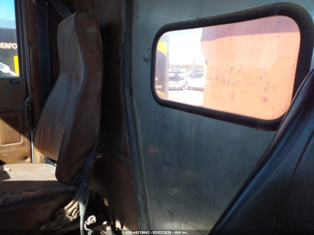 44218642 :رقم المزاد ، 1FUP2CYBXJH331700 vin ، 1988 Freightliner Conventional Fld120 مزاد بيع