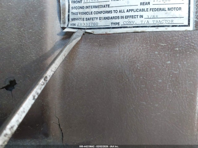 44218642 :رقم المزاد ، 1FUP2CYBXJH331700 vin ، 1988 Freightliner Conventional Fld120 مزاد بيع