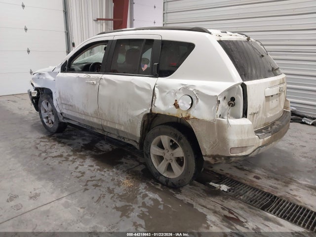 2014 JEEP COMPASS 1C4NJDEB1ED884308 Photo 2
