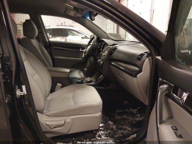 Продажа на аукционе авто 2011 Kia Sorento Lx, vin: 5XYKTCA19BG112074, номер лота: 44218669