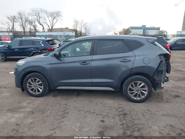 KM8J33A4XJU665203 Hyundai TUCSON SEL