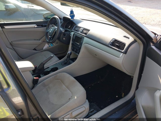 Aukcja sprzedaży 2017 Volkswagen Passat 1.8t S, vin: 1VWAT7A37HC021786, numer aukcji: 44218750
