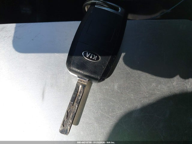 KNAGM4A75F5664437 KIA Optima Lx