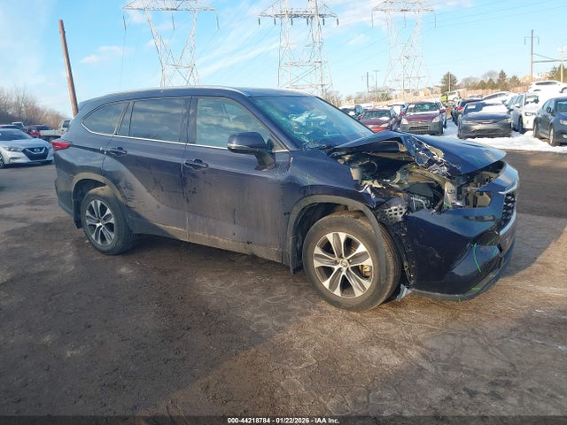 Toyota Highlander Xle 2021 5TDGZRBH2MS076771 головне зображення