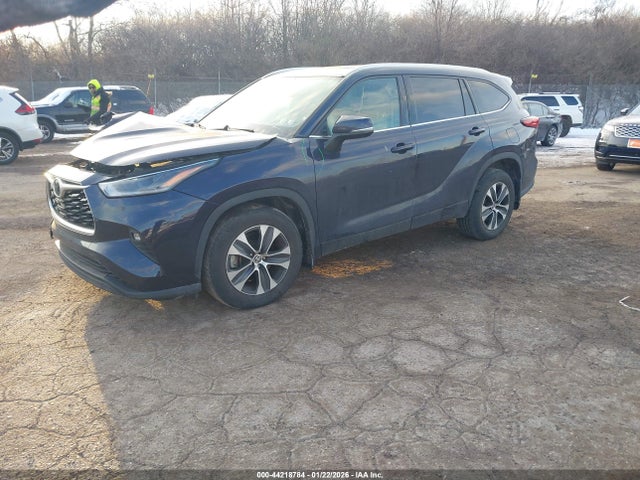 Toyota Highlander Xle 2021 5TDGZRBH2MS076771 Image 2