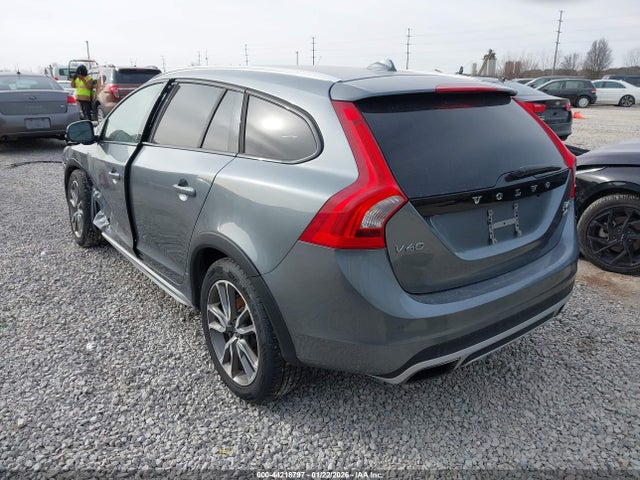 2017 VOLVO V60 CROSS COUNTRY YV440MWK7H1023845 Photo 2