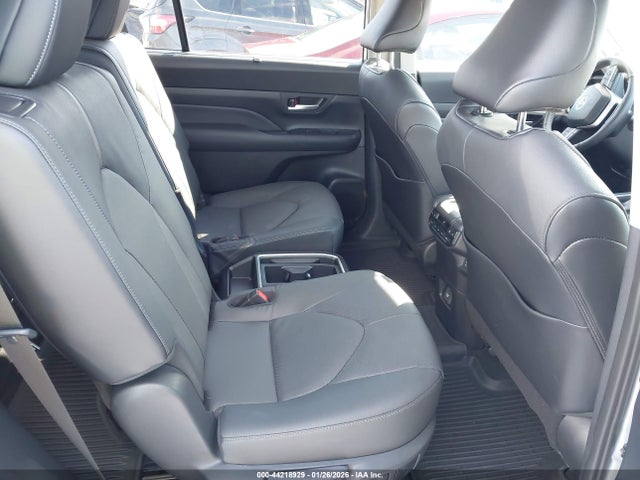 Toyota Grand Highlander Platinum 2024 5TDAAAB51RS052019 Image 8