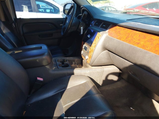 2011 CHEVROLET TAHOE 1GNSKBE07BR377258 Photo 4
