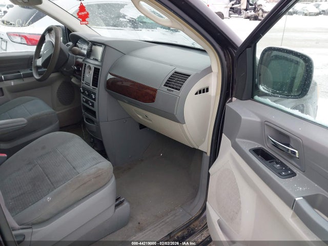 44219000 :رقم المزاد ، 2A4RR2D13AR357542 vin ، 2010 Chrysler Town & Country New Lx مزاد بيع