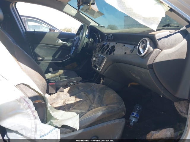 2015 MERCEDES-BENZ GLA 250 WDCTG4GB9FJ089913 Photo 4