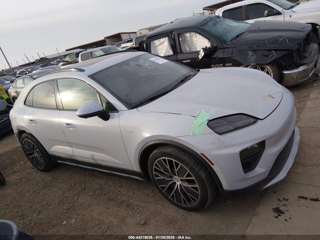 WP1AA2XA3RL001288 Porsche Macan Electric 4