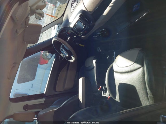 2015 FIAT 500L ZFBCFACH3FZ032211 Photo 4