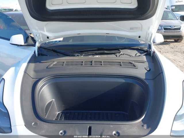 2024 TESLA MODEL Y 7SAYGDEE2RA323152 Photo 9