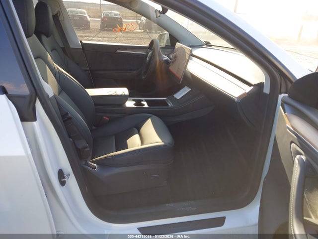 2024 TESLA MODEL Y 7SAYGDEE2RA323152 Photo 4