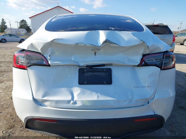 2024 TESLA MODEL Y 7SAYGDEE2RA323152 Photo 5